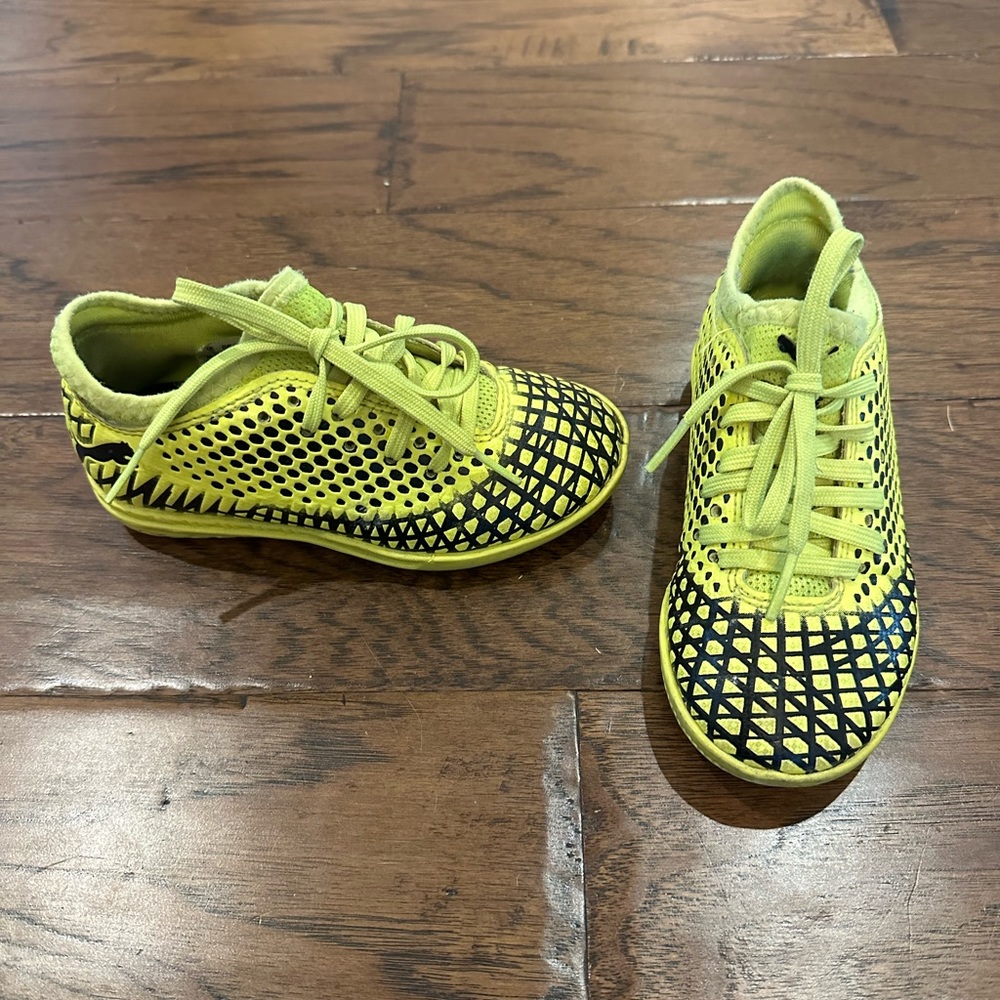 Soccer shoes- Puma